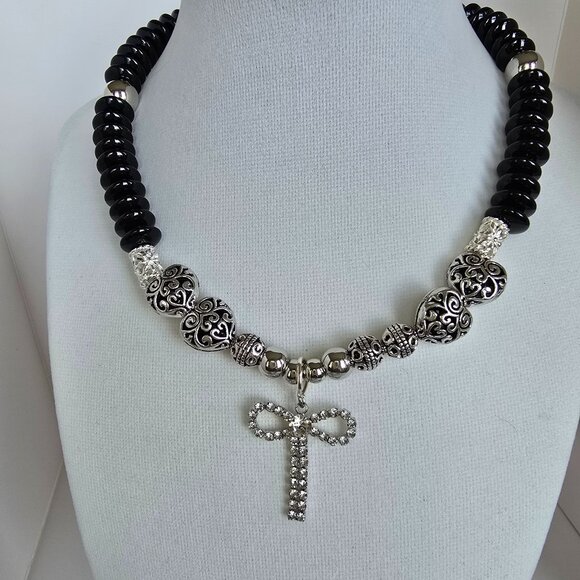 Jewelry - Handmade glass beaded necklace